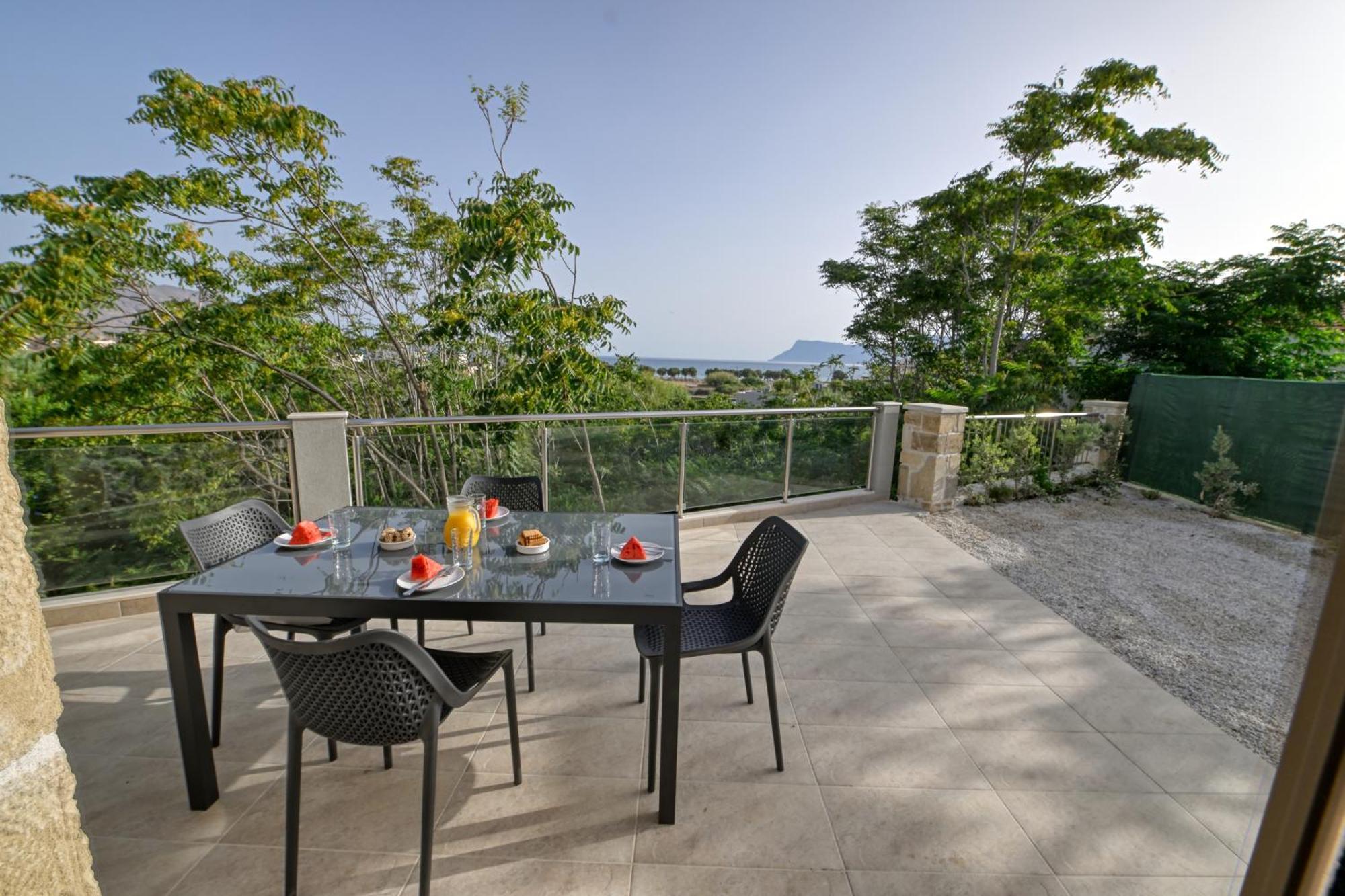 Eagle Bay Loft Apartment Kíssamos